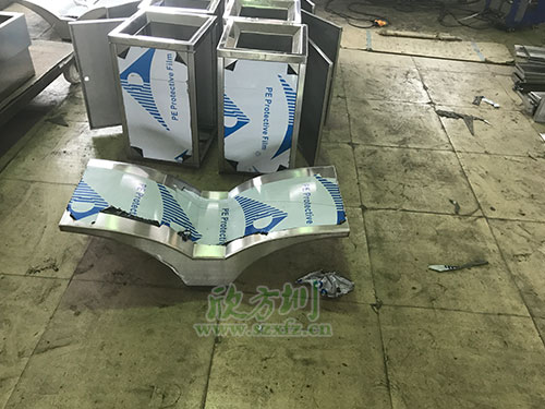 由手藝精湛的焊工師傅焊接，打磨師傅全程手工打磨而成。