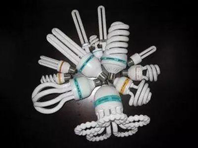 有害垃圾危害大，請投有害垃圾桶集中處置